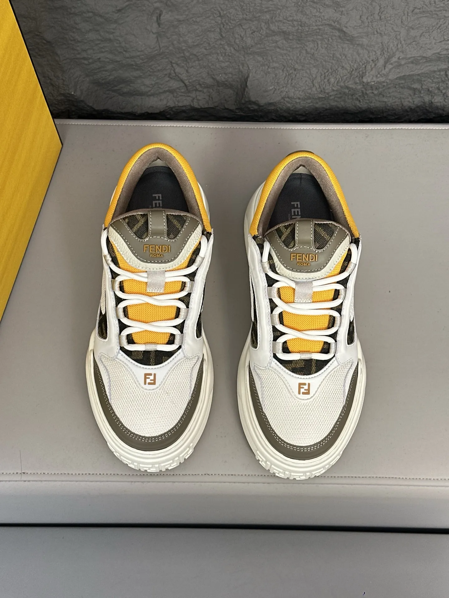 [FENDI] Fendi men's shoes 💰780💰 - High-end quality original casual sports shoes - Upper: Nappa calfskin, pebbled calfskin, tongue and heel; injection molded brand logo plastic module - Lining: brand canvas - Outsole: ultra-light T men's shoes 💰R foam rubber; molded outsole - Super high quality control, fine workmanship: highlighted (high-end, luxury, grade) -Size :39-44 (38, 45, can be customized)